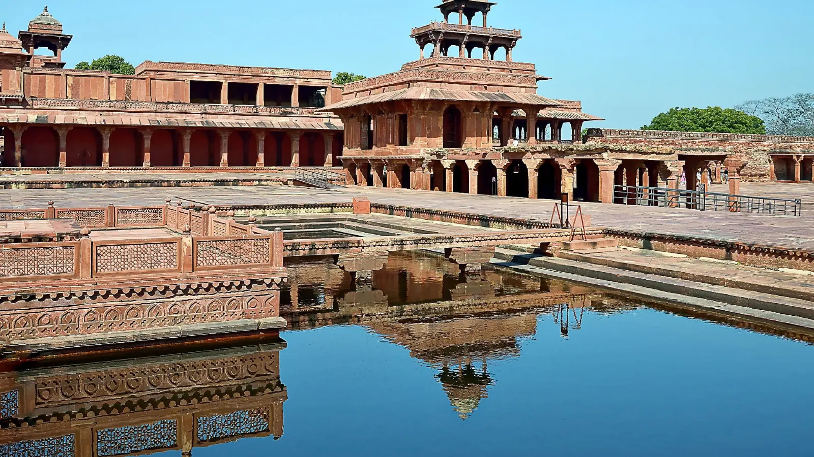 Explore the UNESCO World Heritage Sites with Golden Triangle Tour